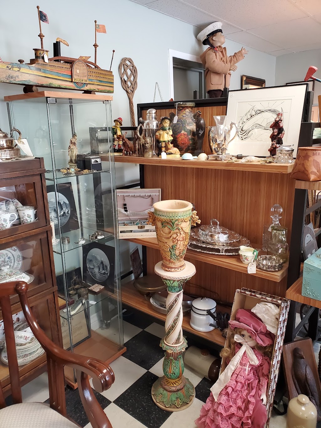 Old Towne Antiques | 275 Mary St, Niagara-on-the-Lake, ON L0S 1J0, Canada | Phone: (289) 501-8335