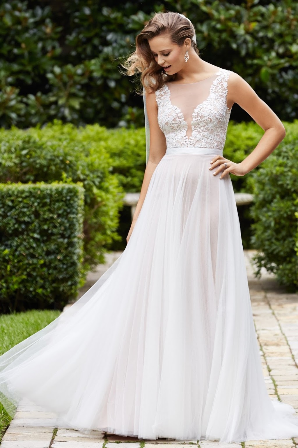 After8Gowns | 2435 SE Green Oaks Blvd Suite 137, Arlington, TX 76018, USA | Phone: (214) 608-6914