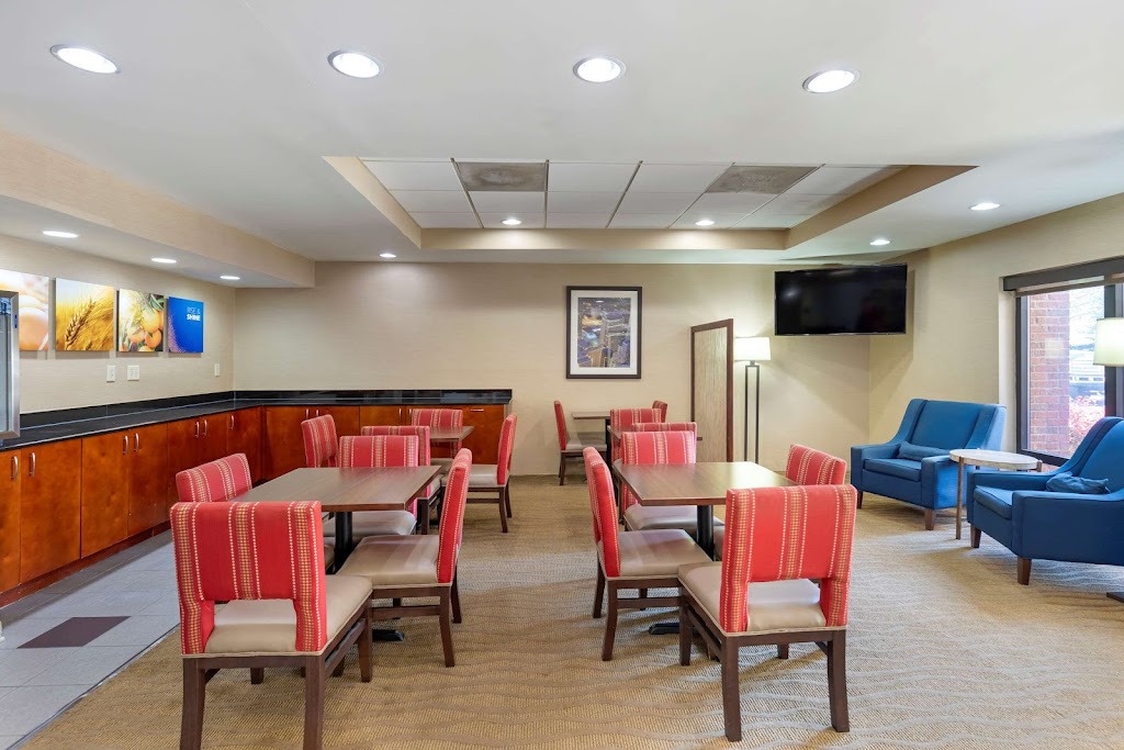 Comfort Inn Kennesaw | 2489 George Busbee Pkwy NW, Kennesaw, GA 30144 | Phone: (770) 499-9200