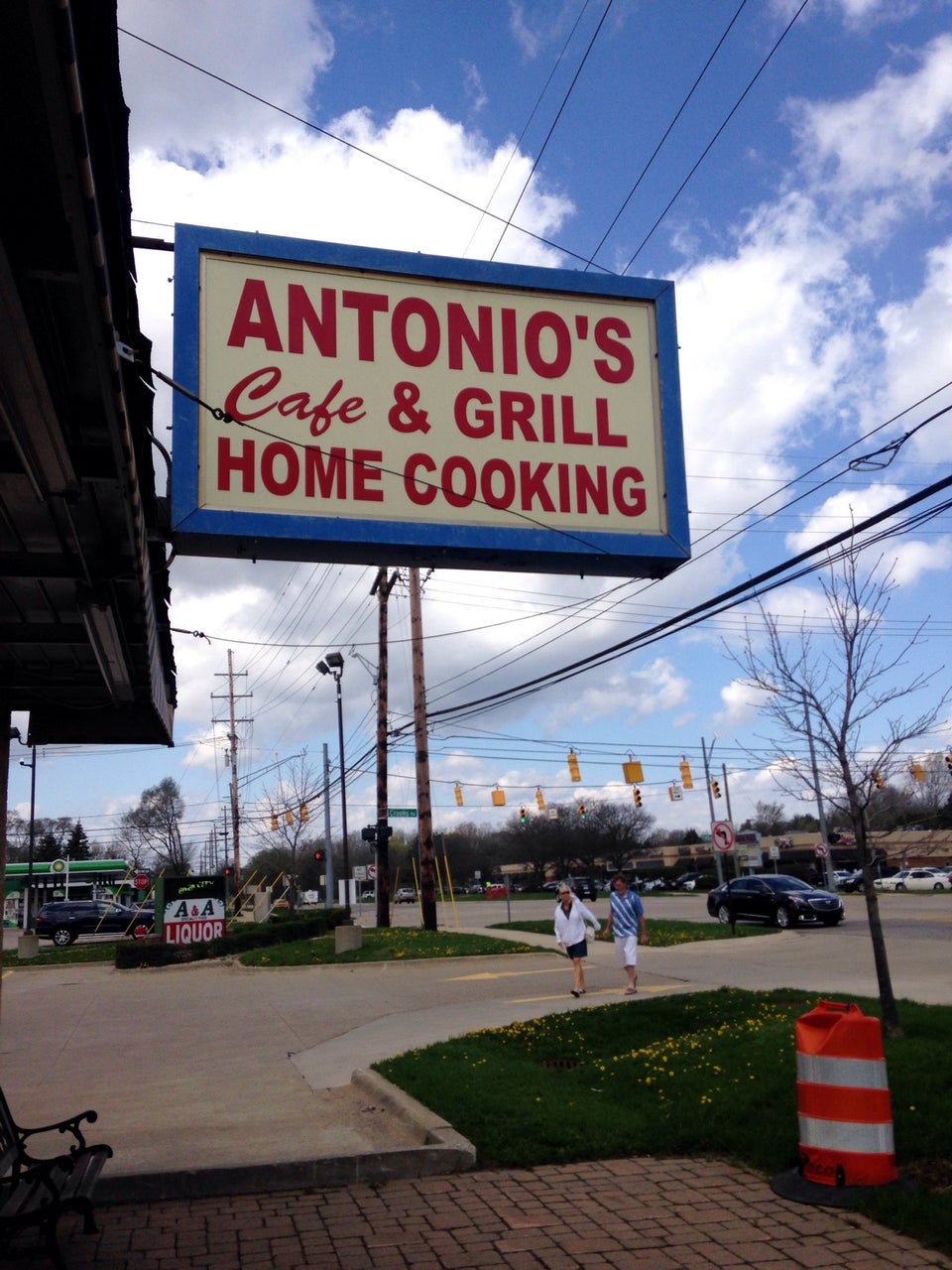 Antonios Cafe & Grill | 1959 W Auburn Rd, Rochester Hills, MI 48309, USA | Phone: (248) 852-2144