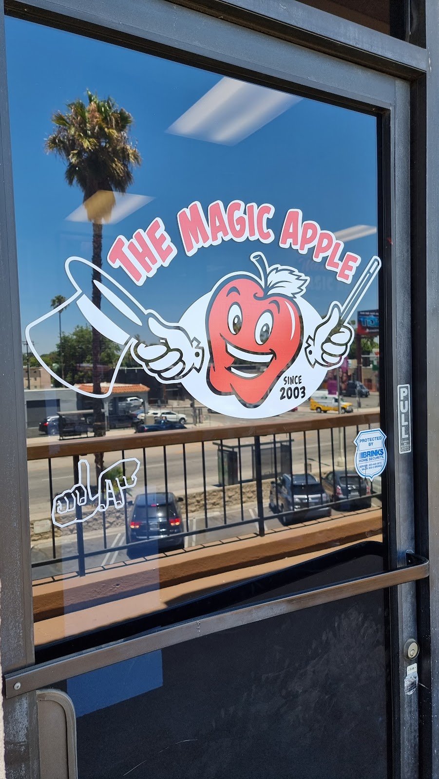 The Magic Apple | 11390 Ventura Blvd, Studio City, CA 91604, USA | Phone: (818) 508-9921