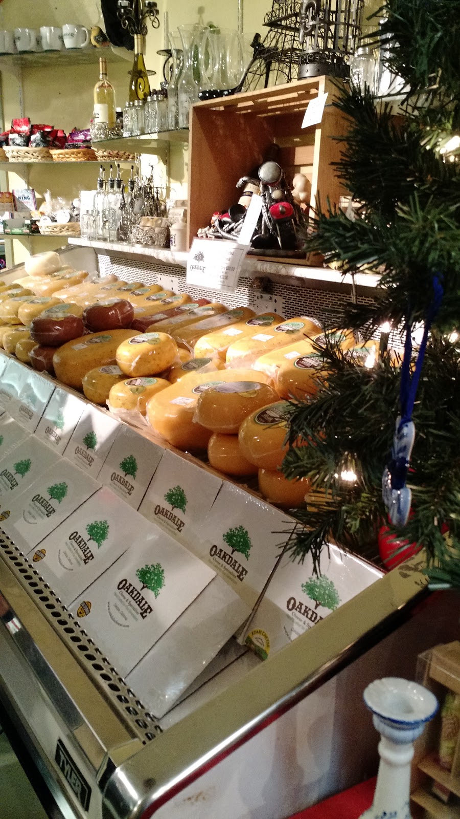 Oakdale Cheese & Specialties | 10040 CA-120, Oakdale, CA 95361, USA | Phone: (209) 848-3139