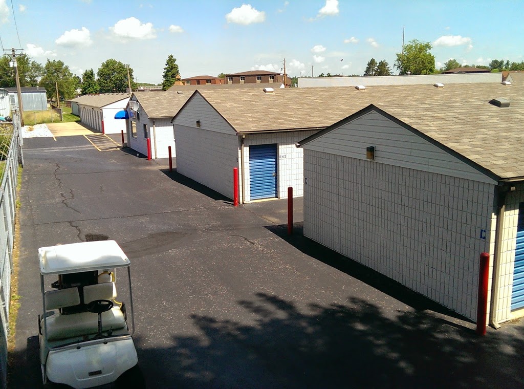 Belleville Storage Center | 1500 West Blvd, Belleville, IL 62221, USA | Phone: (618) 235-0600