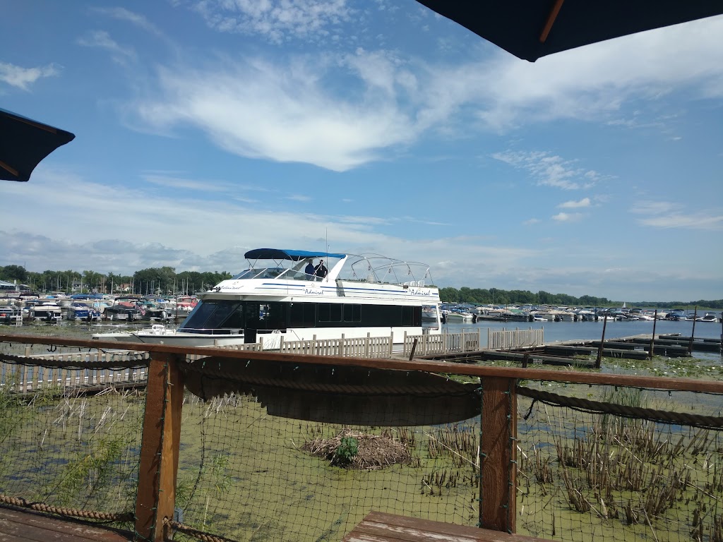 Admiral Ds Waterfront Tavern | 4424 Lake Ave S, White Bear Lake, MN 55110, USA | Phone: (651) 426-3444