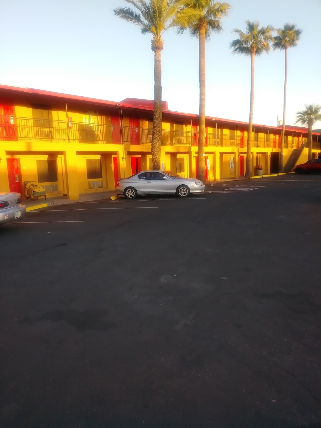 Airport Inn Downtown | 2501 E Van Buren St, Phoenix, AZ 85008, USA | Phone: (602) 699-8284