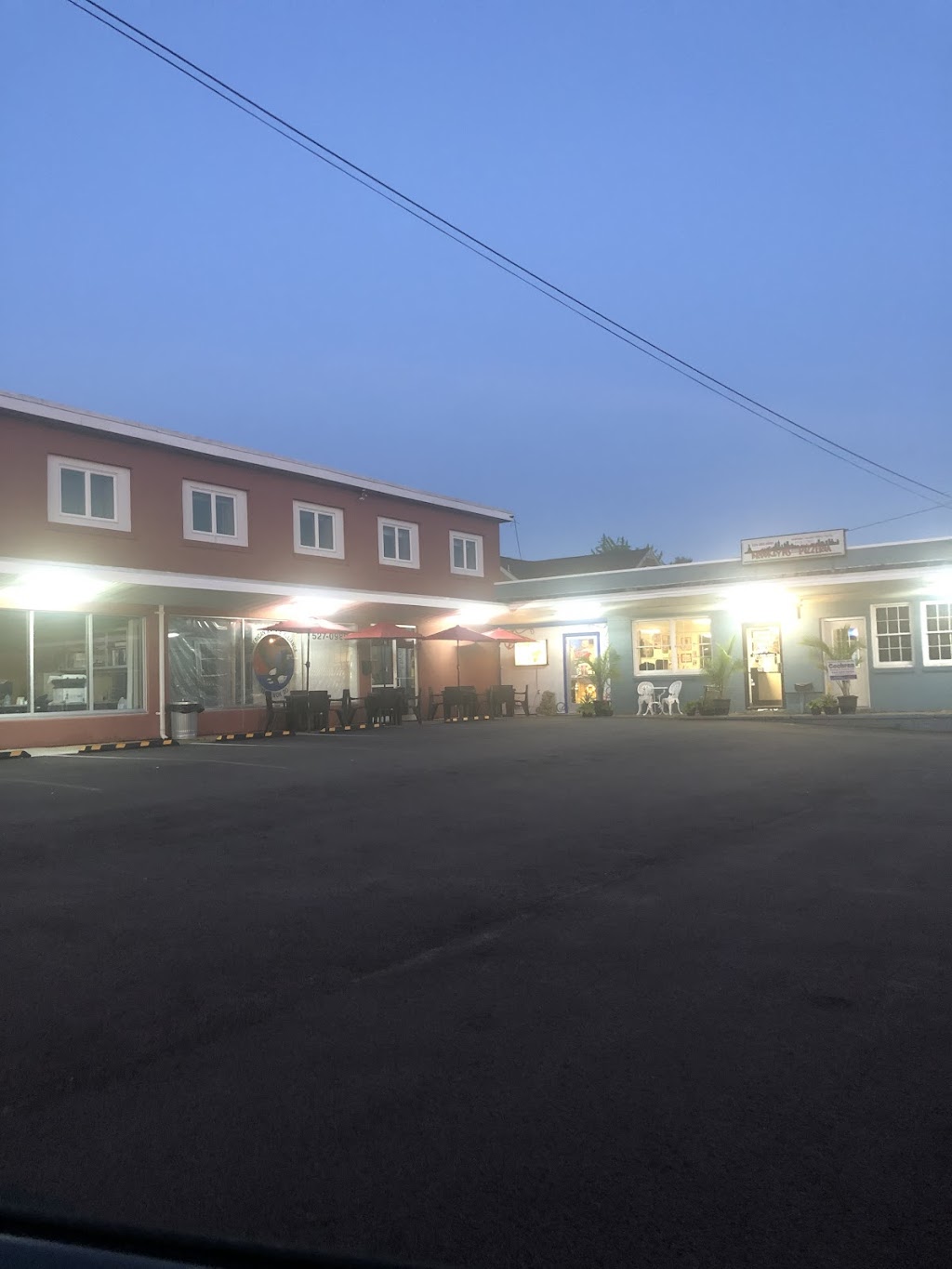 Brooklyn's Lobster Shack in 1 Dolly Ave, PA 15644, USA