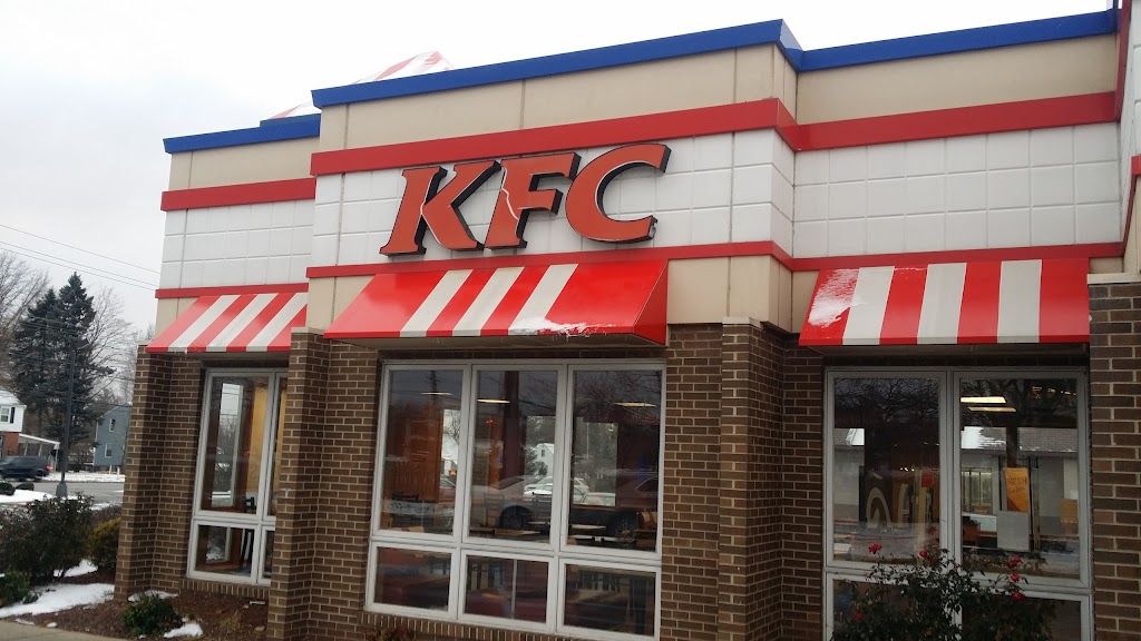 KFC | 22855 Emery Rd, Warrensville Heights, OH 44128, USA | Phone: (216) 662-2405