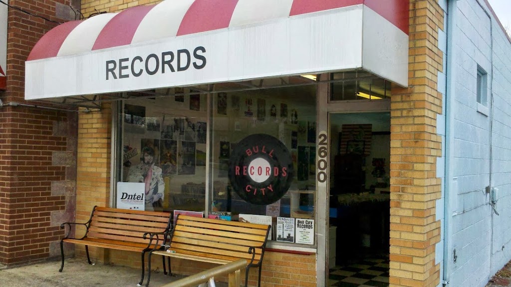 Chazs Bull City Records | 124 E Main St, Durham, NC 27701, USA | Phone: (919) 286-9640