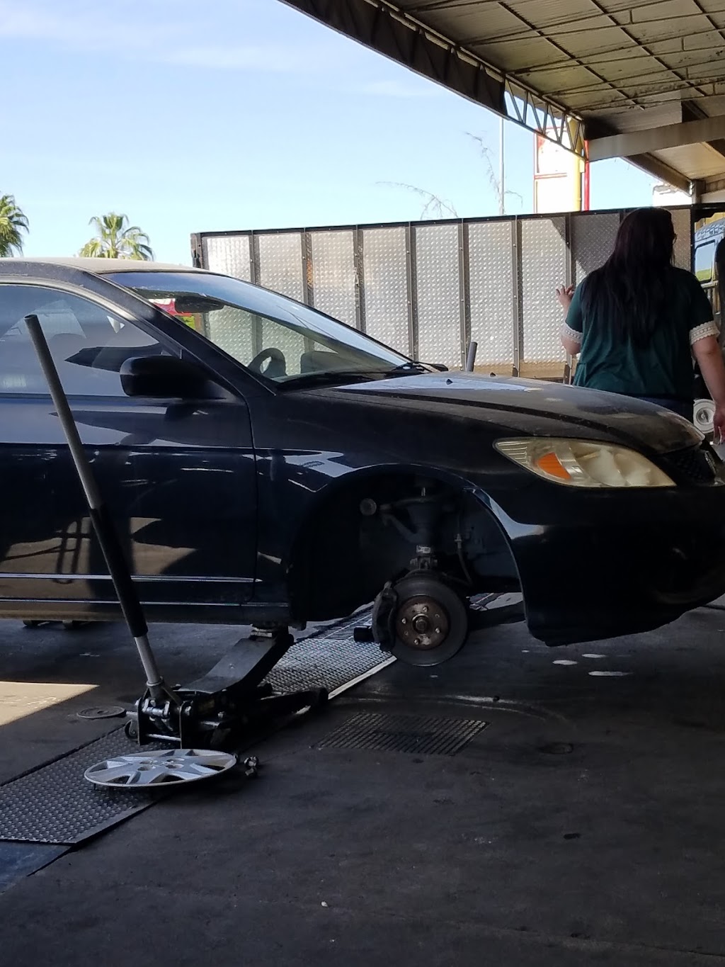 Old Famous Wheels and Tires | 10001 N Cave Creek Rd, Phoenix, AZ 85020 | Phone: (602) 718-8389