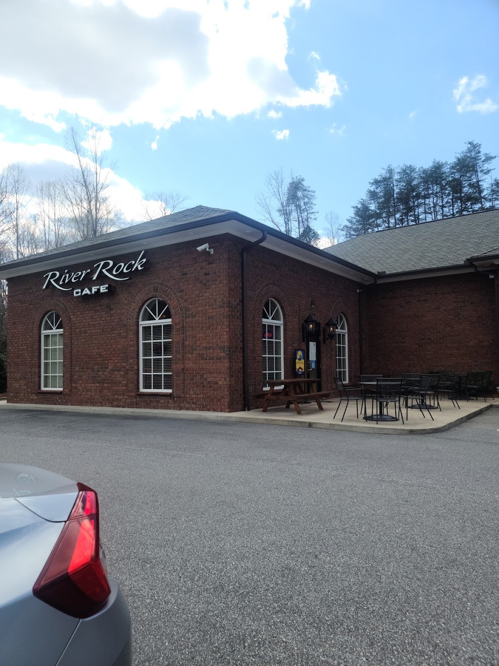 River Rock Cafe | 109 Crawford St, Danbury, NC 27016, USA | Phone: (336) 593-1015