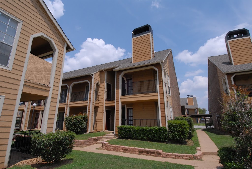 Hunt Club Apartments | 1001 Fuller Wiser Rd, Euless, TX 76039, USA | Phone: (469) 464-5652