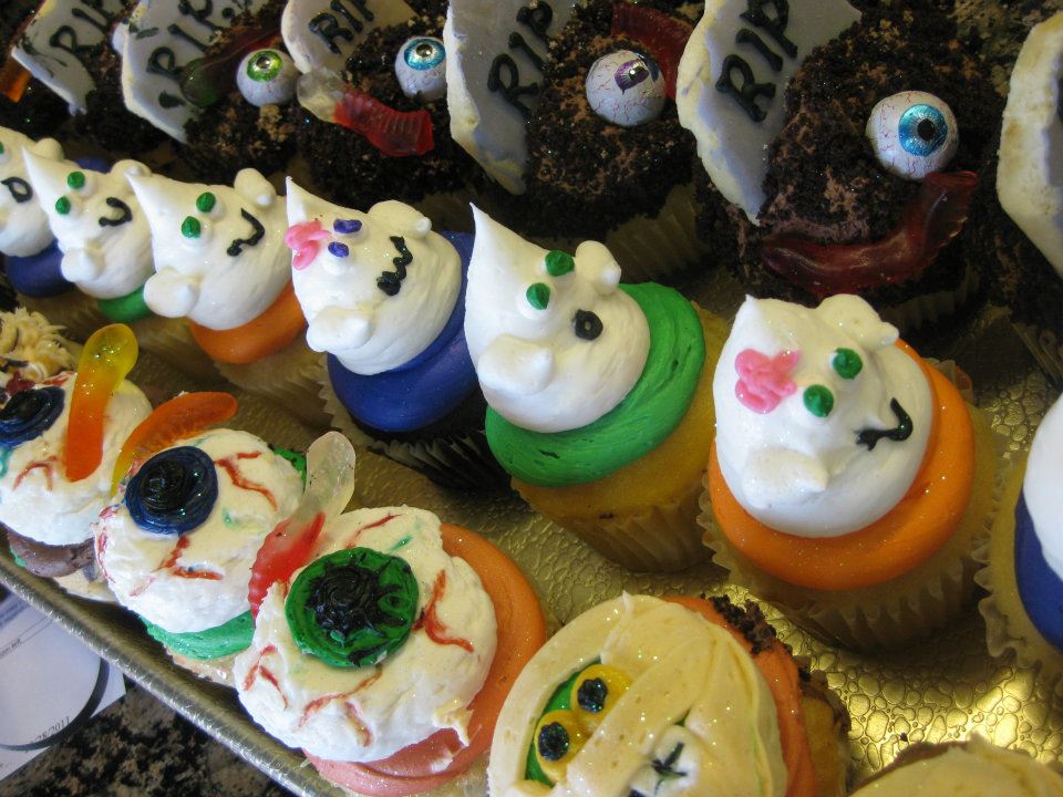 Frenchs Cupcake Bakery | 273 E 17th St, Costa Mesa, CA 92627, USA | Phone: (949) 642-0571
