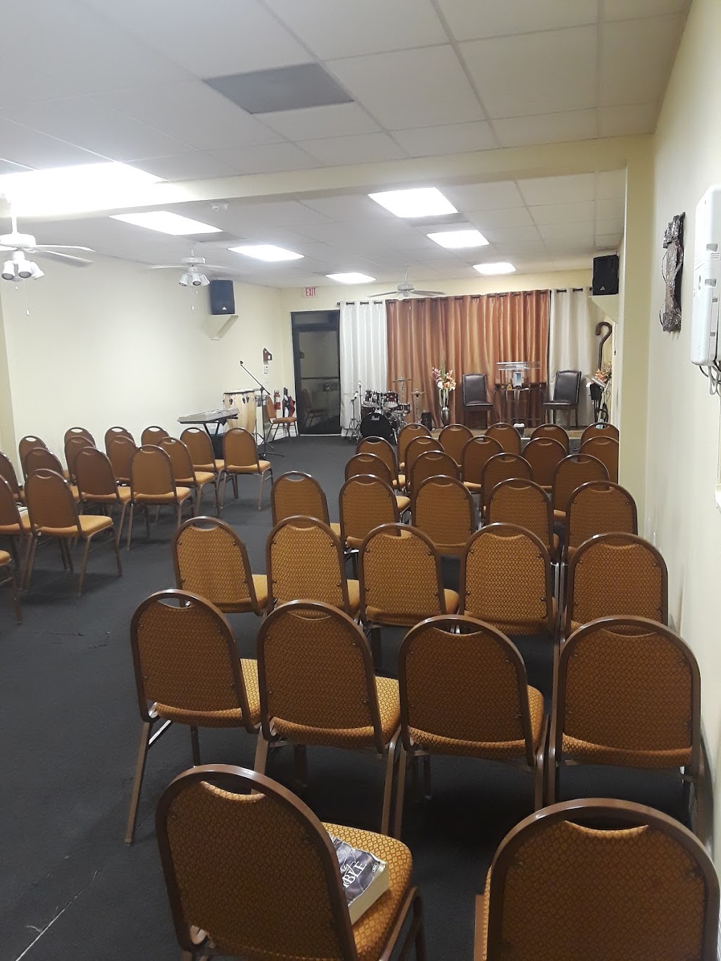 Iglesia Puerta De Salvación | 1277 Whitfield Ave, Sarasota, FL 34243, USA | Phone: (813) 263-5643