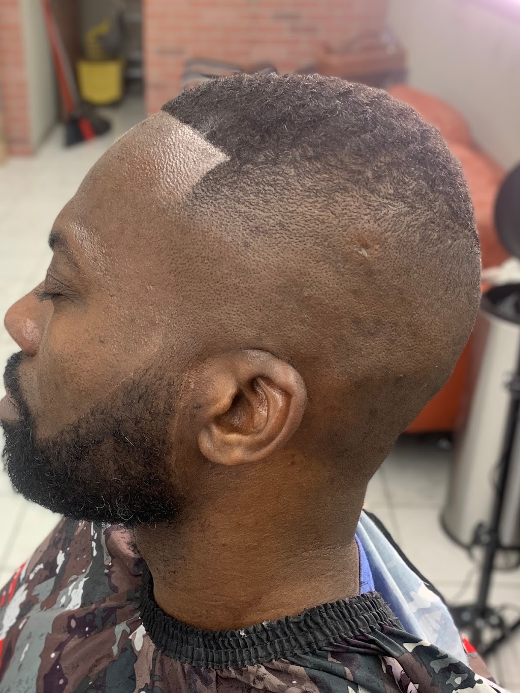 Ez Cuts Barber Shop | 18043 Saticoy St, Reseda, CA 91335, USA | Phone: (818) 331-0065