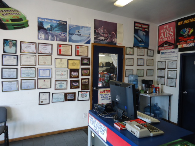 Masters Auto & Tire | 10633 16th Ave SW, Seattle, WA 98146, USA | Phone: (206) 243-8487