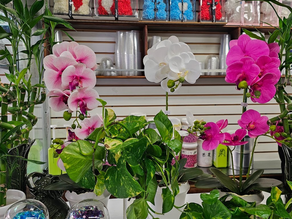 Flower & Gift Shop | 113 Graham Ave, Brooklyn, NY 11206, USA | Phone: (718) 388-8233