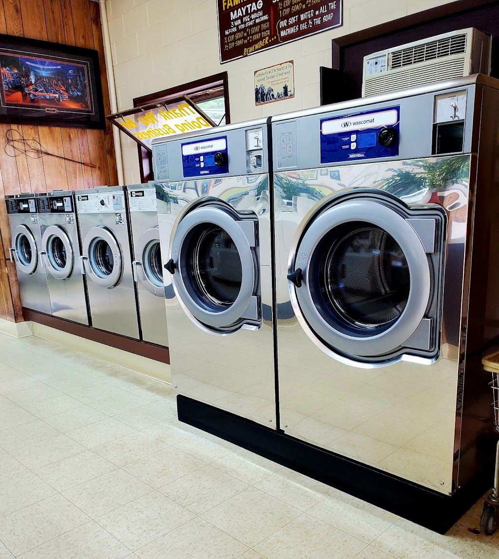 St Croix Laundry & Carwash Laundromat-Tanning | 402 N Washington St, St Croix Falls, WI 54024, USA | Phone: (715) 483-3980