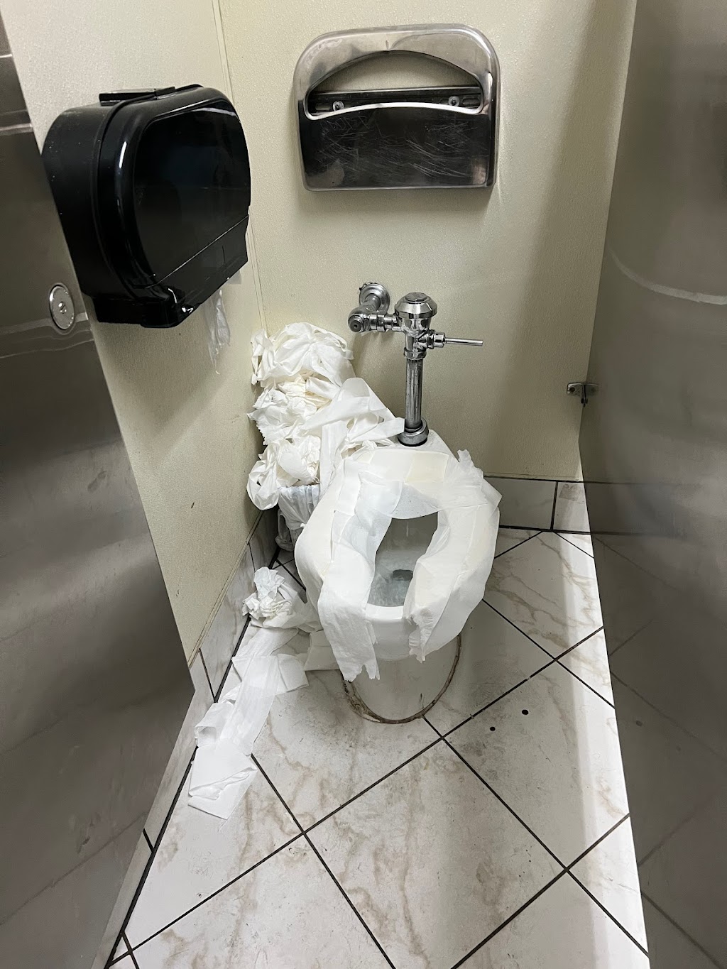 Big Bs Travel Center: Chevron | 1164 N Front St, Earlimart, CA 93219, USA | Phone: (661) 849-2222