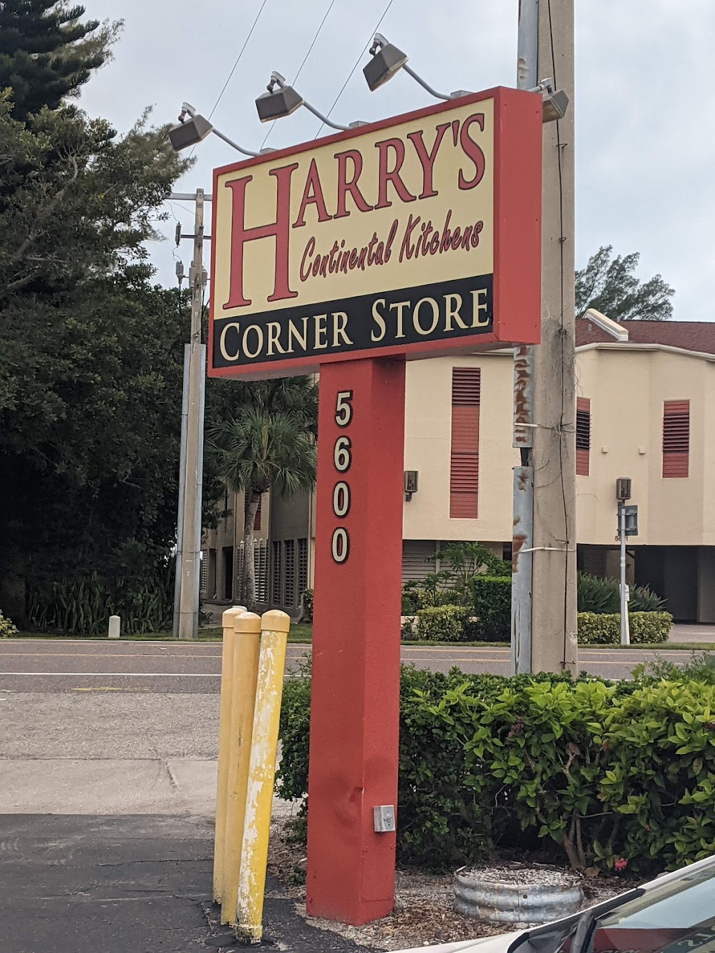 Harrys Corner Store | 5600 Gulf of Mexico Dr, Longboat Key, FL 34228, USA | Phone: (941) 383-0777