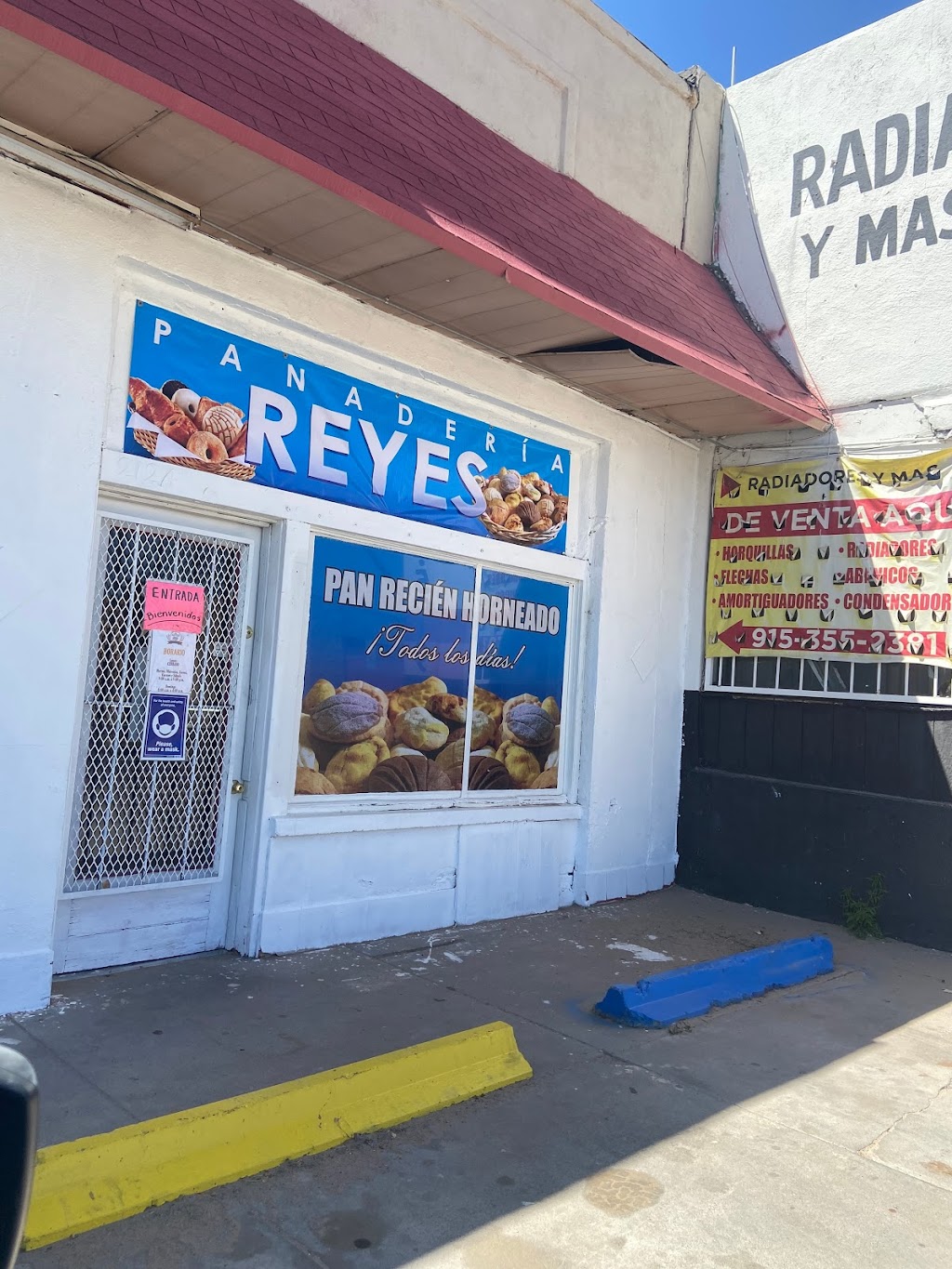 Panaderia Reyes | 212 W Main Ste, B St SW, Fabens, TX 79838 | Phone: (915) 449-7356