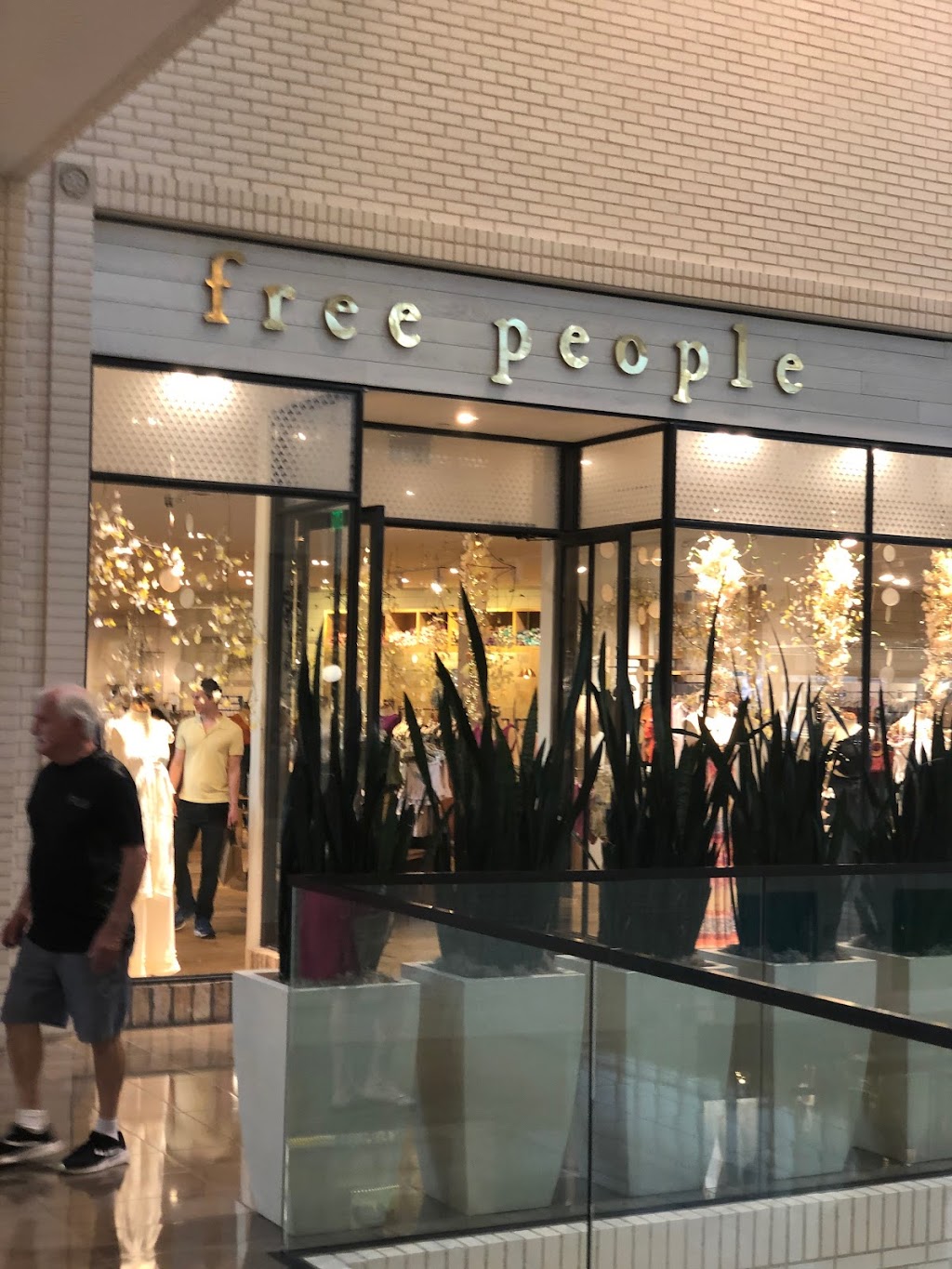 Free People | 8687 N Central Expy #2420, Dallas, TX 75225, USA | Phone: (469) 232-2262