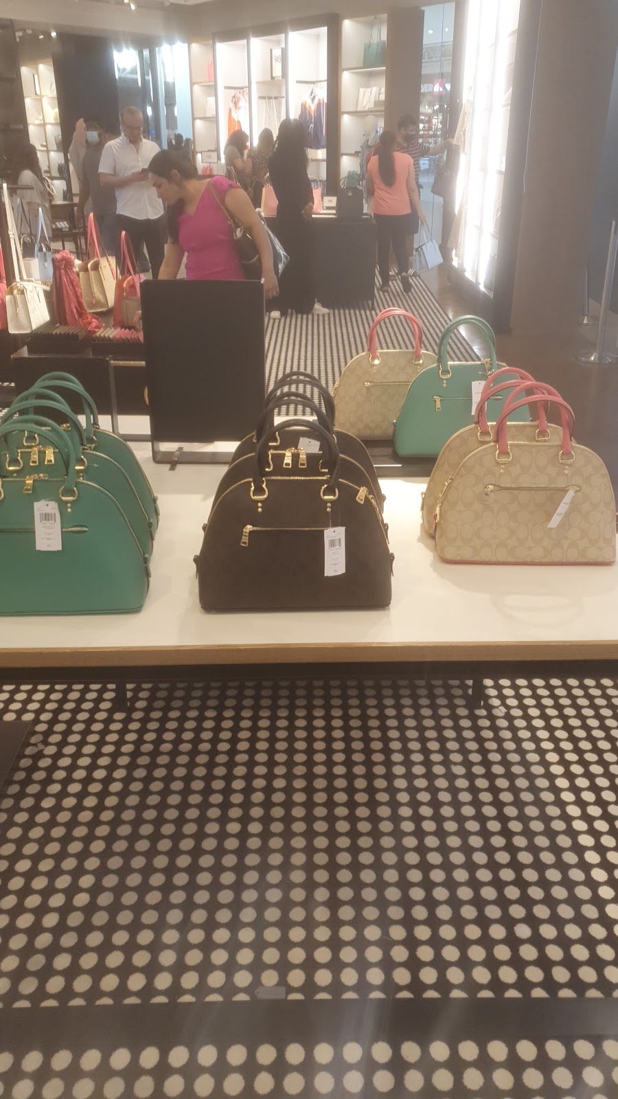 COACH Outlet | 651 Kapkowski Rd Space 2024, Elizabeth, NJ 07201, USA | Phone: (908) 820-0184