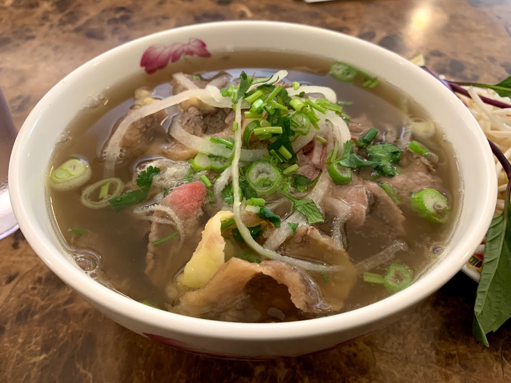 Pho Dinh Restaurant | 21831 Marine View Dr S, Des Moines, WA 98198, USA | Phone: (206) 212-6553