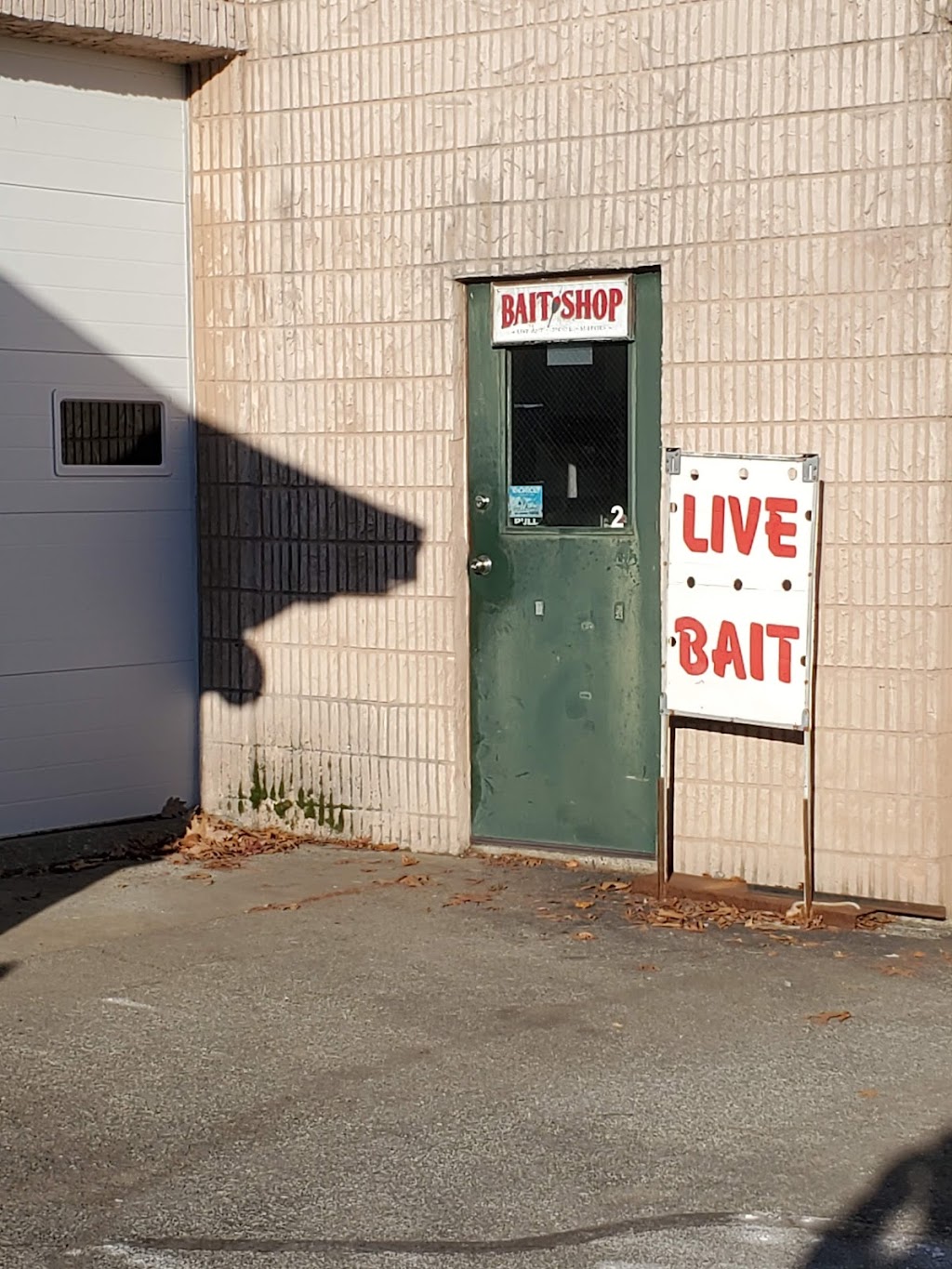 Toms bait and Tackle | 496 Groton Rd, Westford, MA 01886, USA | Phone: (978) 692-3424