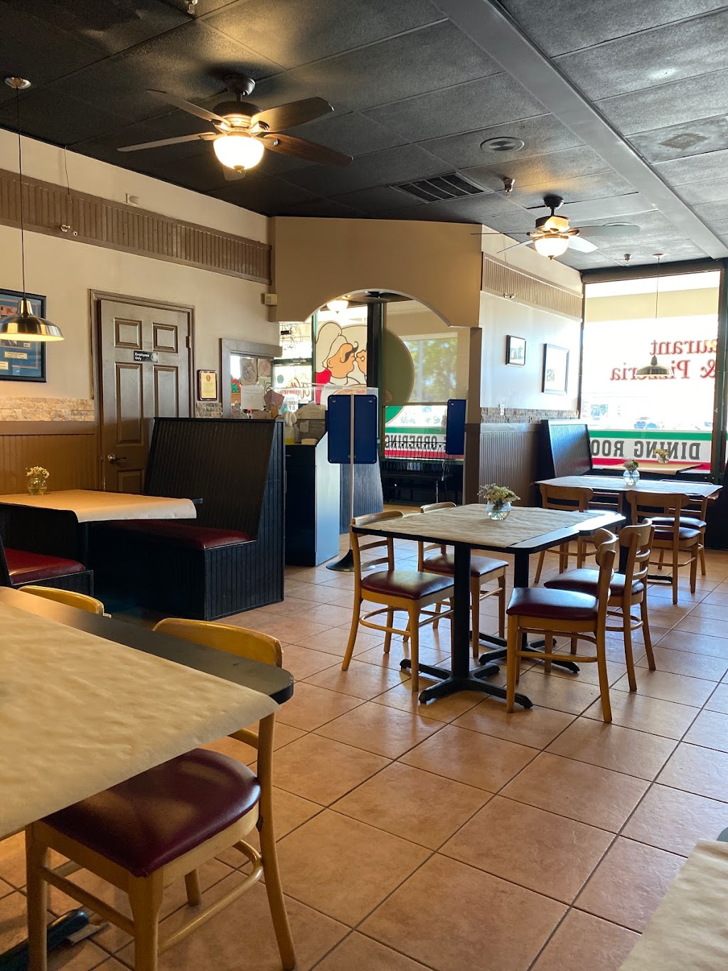 Vettures Pizzeria and Restaurant | 36137 E Lake Rd S, Palm Harbor, FL 34685, USA | Phone: (727) 787-4858