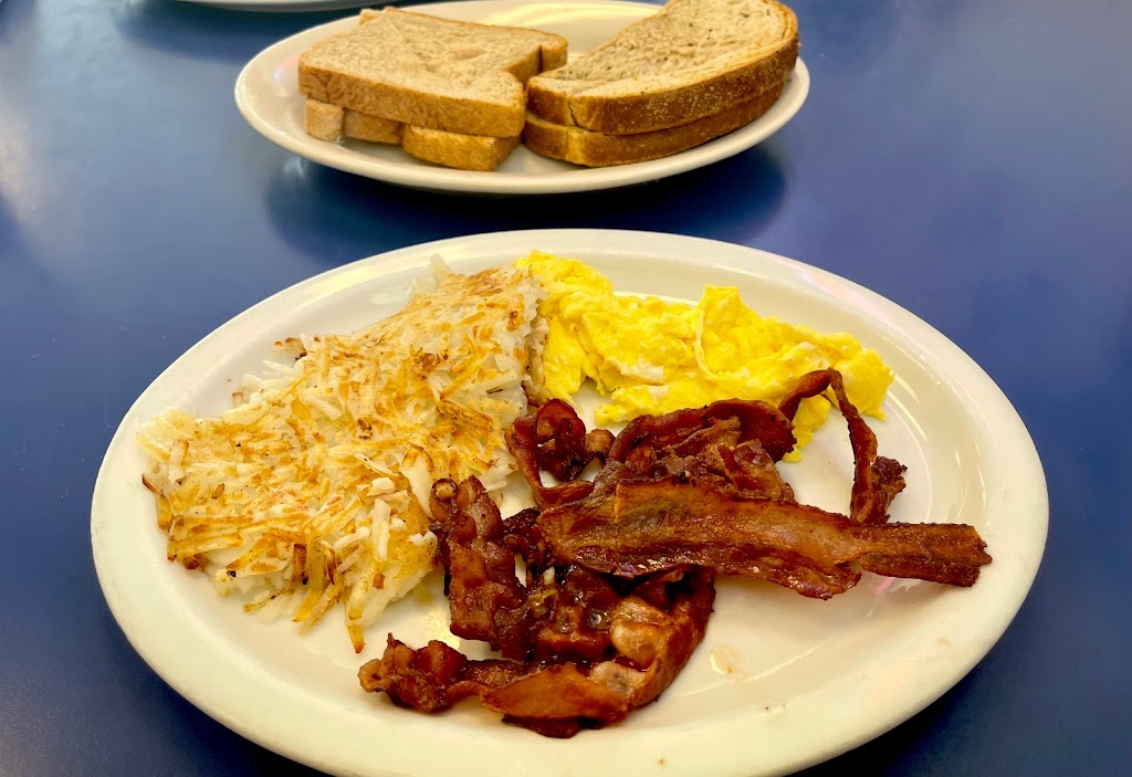 Bob & Ediths Diner | 5918 N Kings Hwy, Alexandria, VA 22303, USA | Phone: (703) 373-3284