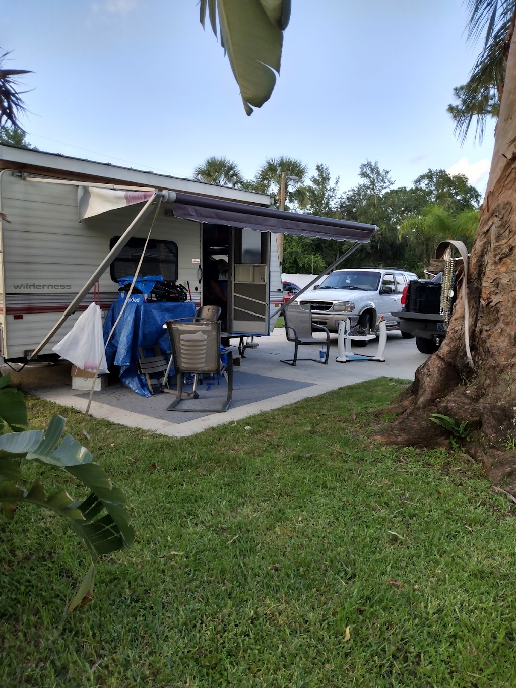 Paradise Mobile Home Park | 2201 US Hwy 41, Ruskin, FL 33570, USA | Phone: (813) 645-3635