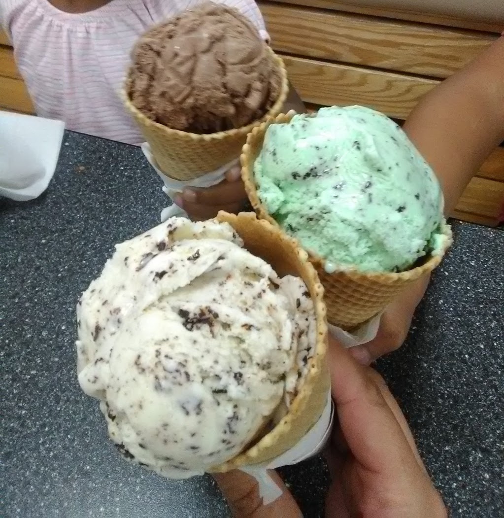 Braums Ice Cream & Burger Restaurant | 5608 Denton Hwy, Haltom City, TX 76148, USA | Phone: (817) 581-1636