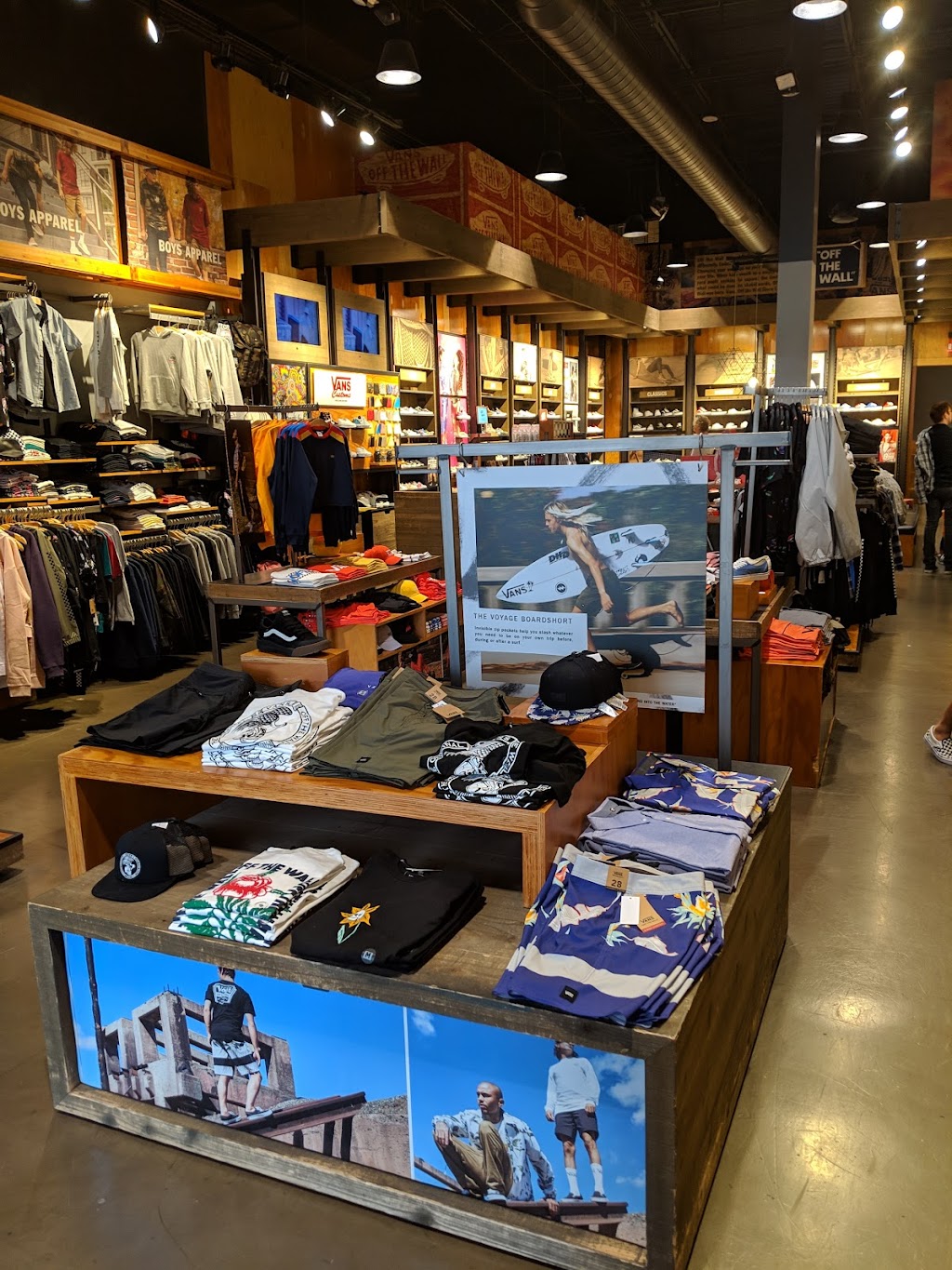 Vans | 3111 W Chandler Blvd Space #2014, Chandler, AZ 85226, USA | Phone: (480) 821-4654