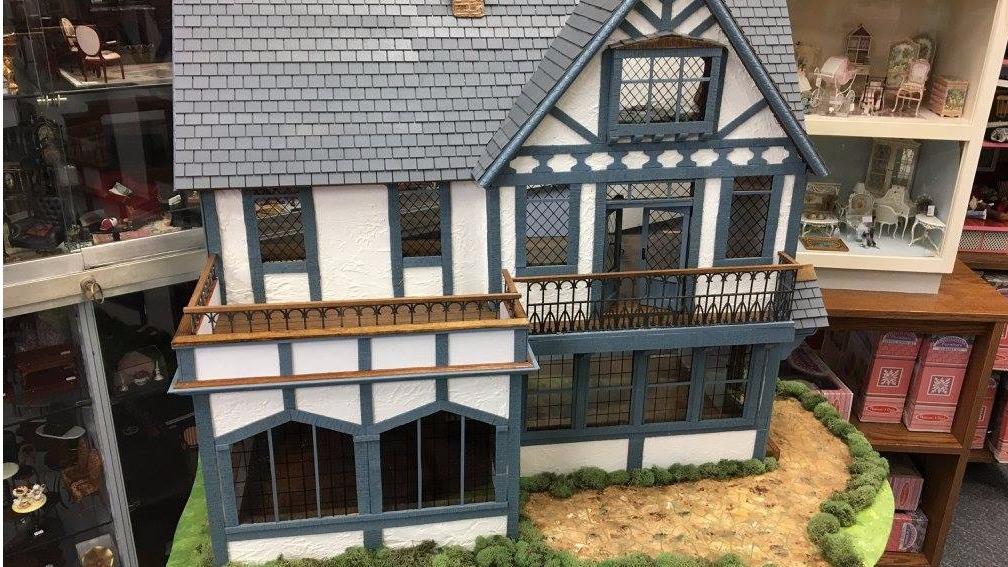 Lynlott Miniatures Dollhouse Junction | 223 Commercial Ave, Pittsburgh, PA 15215, USA | Phone: (412) 781-6445