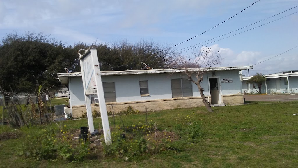 Sea Breeze Motel & Cottages | 1404 S Commercial St, Aransas Pass, TX 78336, USA | Phone: (361) 850-0195