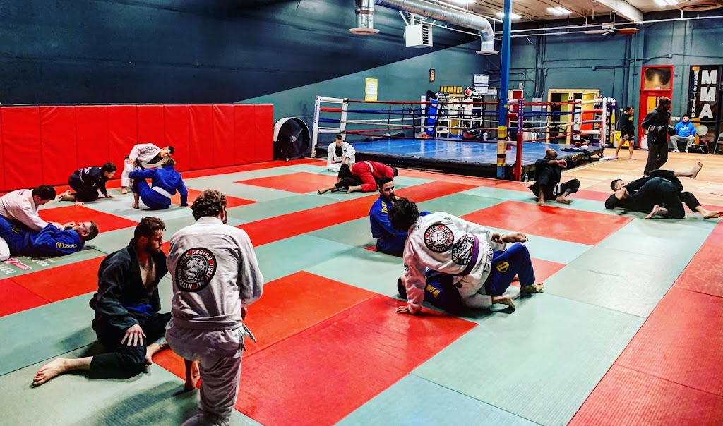 Vital Jiu Jitsu - Srisuk Muay Thai | 2519 Pacific Hwy E, Fife, WA 98424, USA | Phone: (253) 820-3219