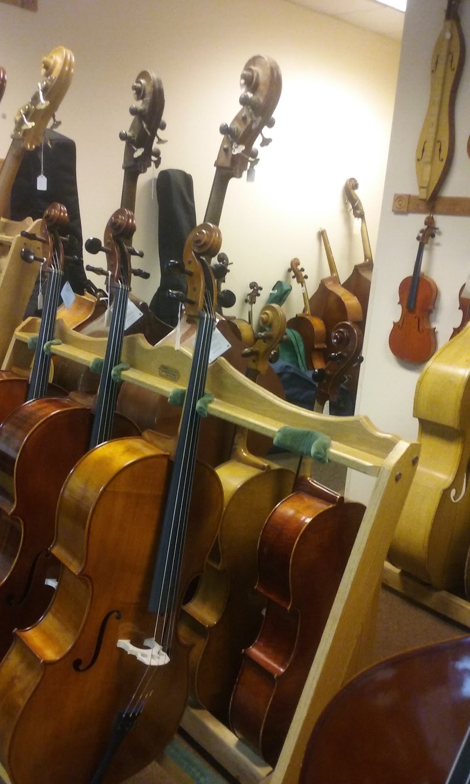 Monacos Violin Shop | 55 Crosspoint Pkwy, Getzville, NY 14068, USA | Phone: (716) 688-8600