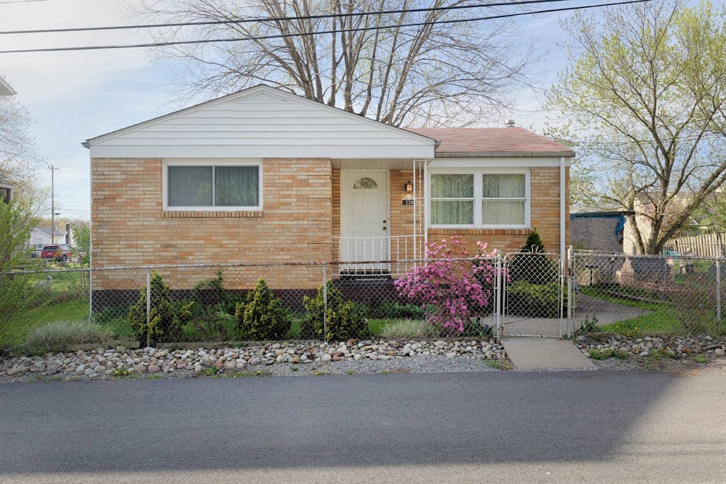 The Lisa Lathom Team brokered by eXp Realty | 926 3rd Ave, New Brighton, PA 15066, USA | Phone: (724) 307-5472