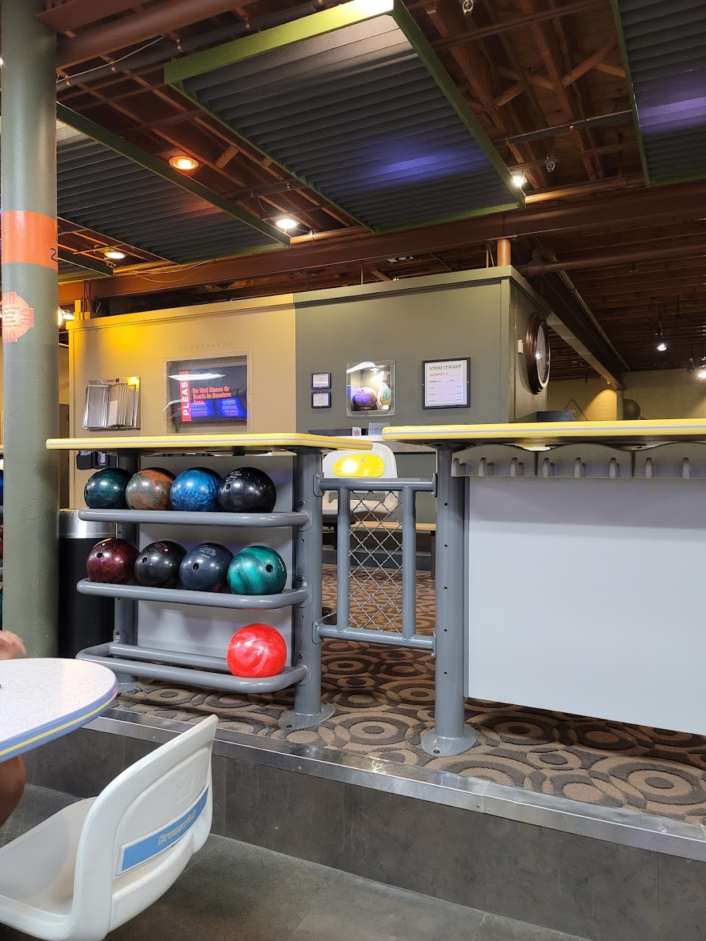 Suburbanite Bowl | 201 W Ogden Ave, Westmont, IL 60559, USA | Phone: (630) 968-2200