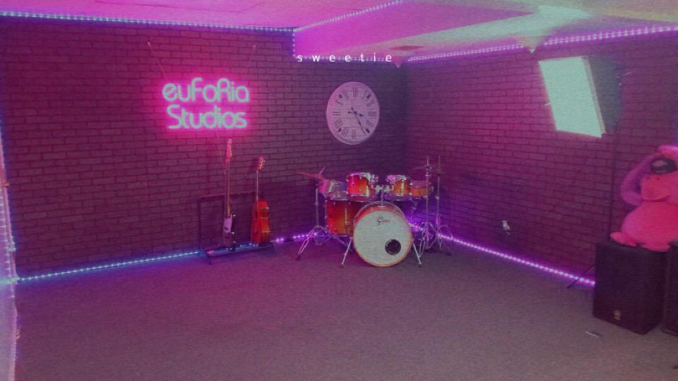 euFoRia Rehearsal Studios | 1621 17th St Suite N, Santa Ana, CA 92705 | Phone: (562) 667-6975