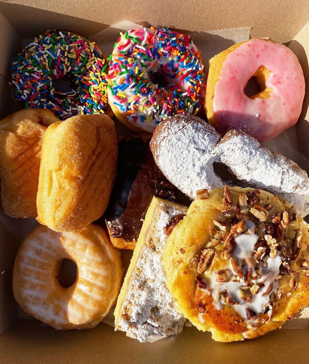 B & B Donuts | 925 Harbor Blvd, Fullerton, CA 92832, USA | Phone: (714) 879-9670