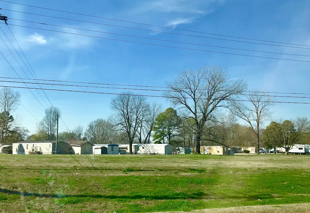 Lakeview Mobile Home Park | 8705 US-61, Walls, MS 38680, USA | Phone: (662) 781-1010