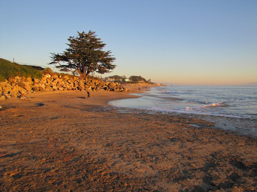 BeachHouseforyou | 22011 E Cliff Dr, Santa Cruz, CA 95062, USA | Phone: (831) 537-7578