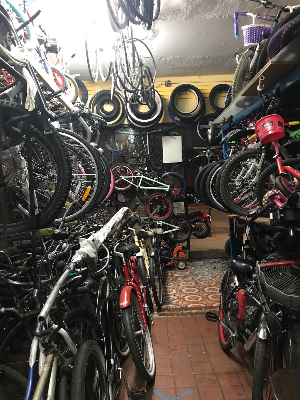 La Cadena Bicycle Shop | 4029 S Main St, Los Angeles, CA 90037, USA | Phone: (323) 448-7668