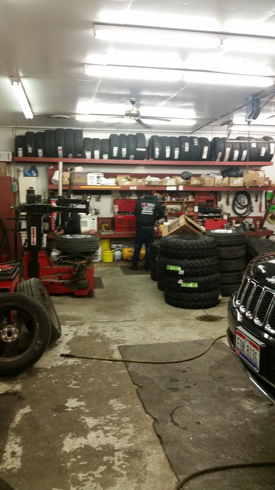 Newbury Tire Co. | 10669 Kinsman Rd, Newbury Township, OH 44065, USA | Phone: (440) 564-9227