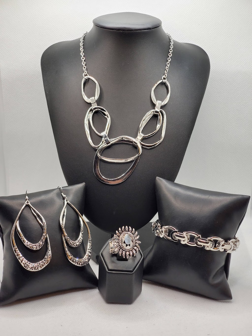 Fierce $5 Accents | Winter Terrace Ln, Clarksville, TN 37040, USA | Phone: (931) 398-3443