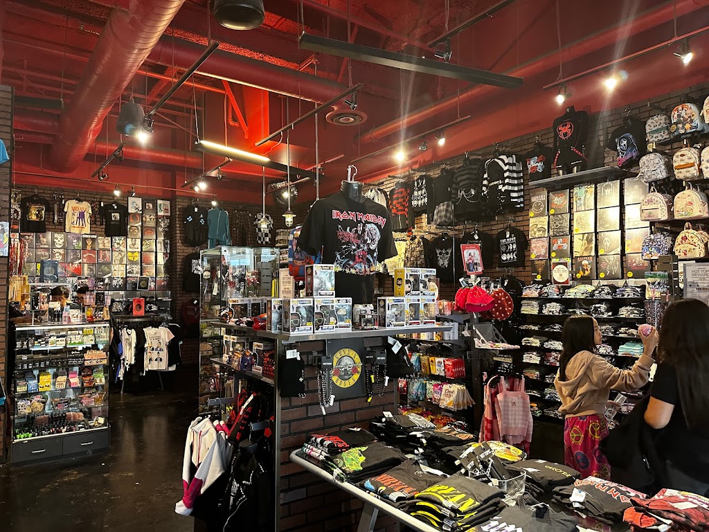 Hot Topic | 1 Eastridge Mall RM 2086, San Jose, CA 95122, USA | Phone: (408) 532-9600