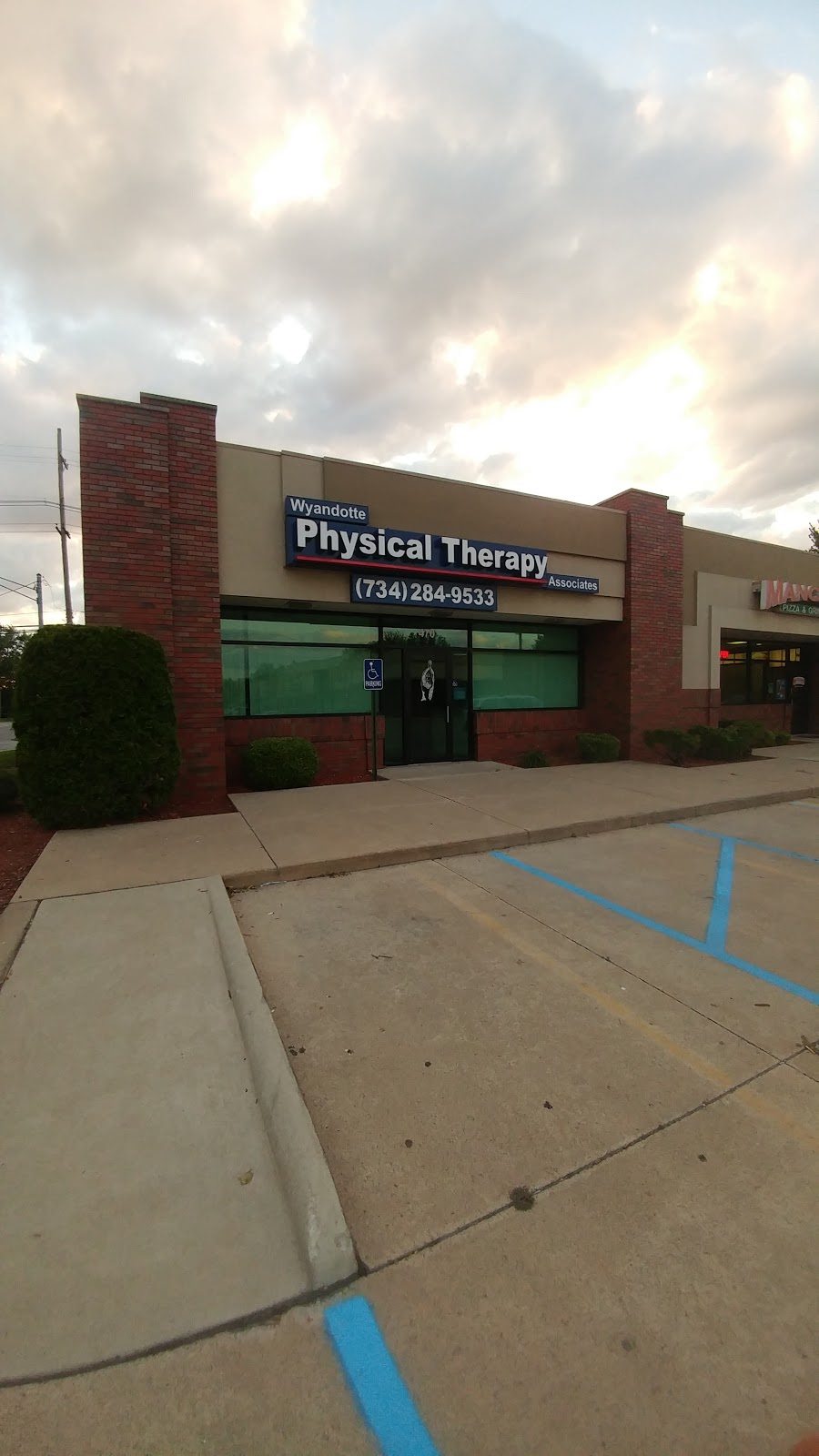 Wyandotte Physical Therapy Associates | 470 Eureka Rd, Wyandotte, MI 48192, USA | Phone: (734) 284-9533