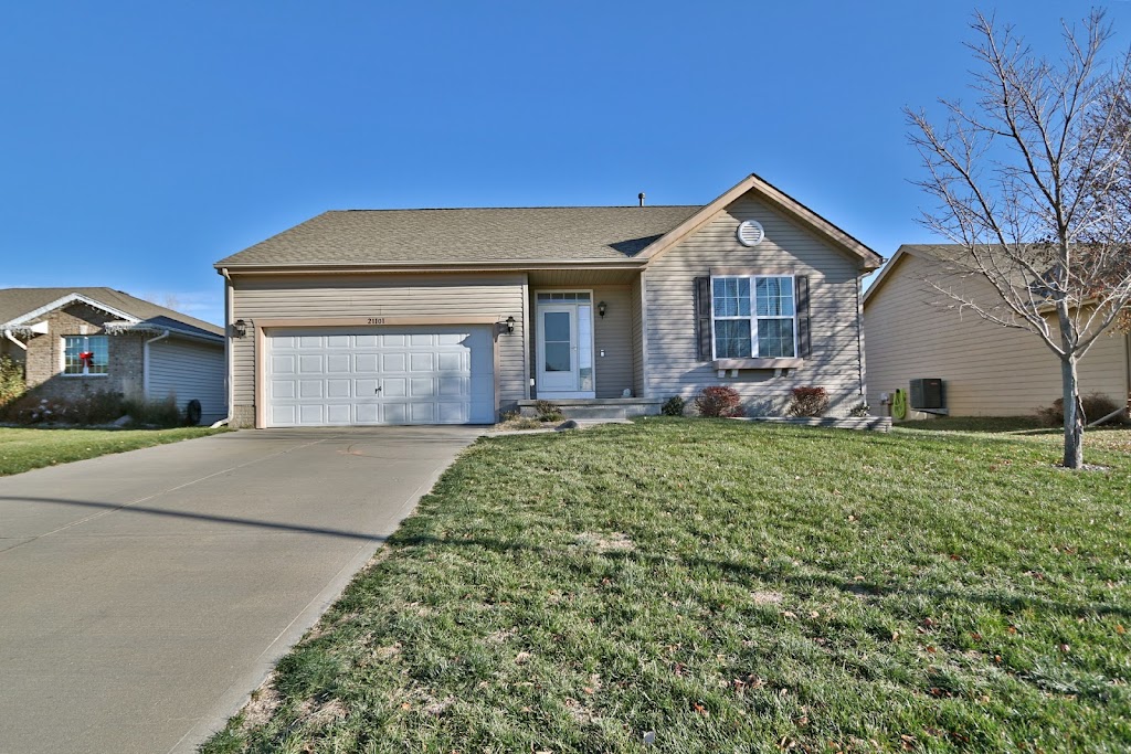 Tyler Kreifels - REALTOR Burrows Tracts Real Estate | 339 5th St, Syracuse, NE 68446 | Phone: (402) 269-5915