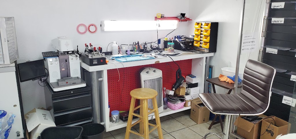 Cell world Phone Repair & Accessories | 1916 N Carroll Blvd, Denton, TX 76201, USA | Phone: (469) 213-9419